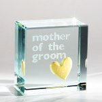 As you walk down the aisle, it will be one of your moms most proud moments. Honor her with a keepsake gift to show her appreciation for who she has helped you become. Give your mom a special gift on your wedding day. Size: 1.2x1.2x0.7 inches 